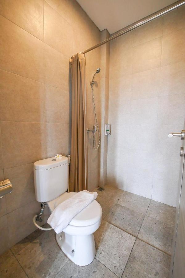 Nivasa Hotel 乌干沙 外观 照片